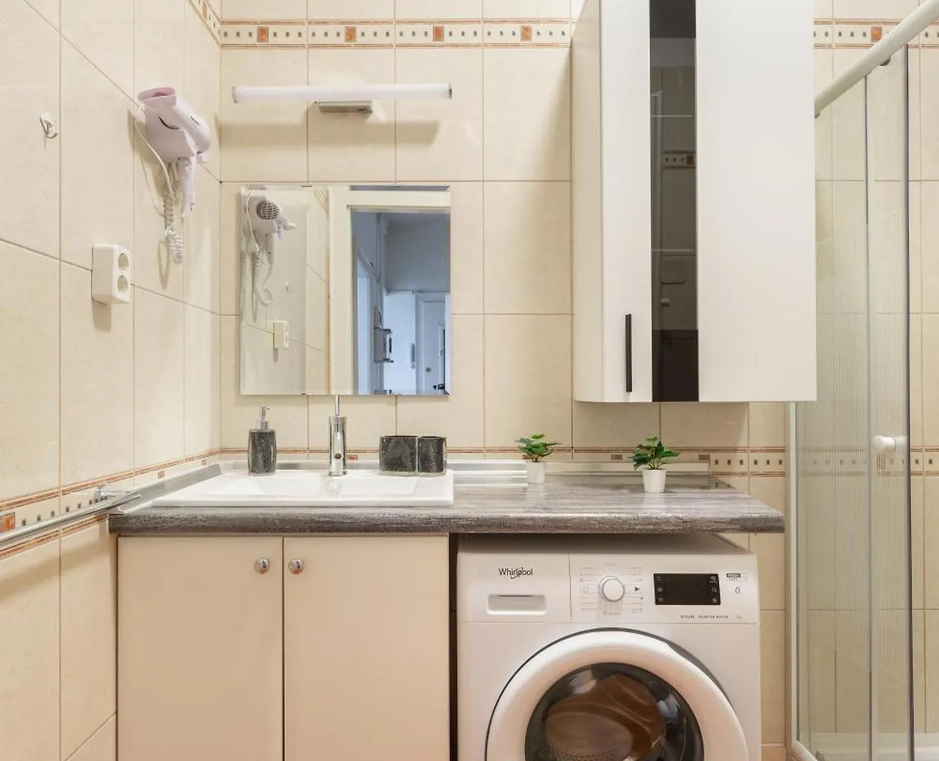 Apartament Adorable And Charming 2Br In City Center, Astoria Budapeszt