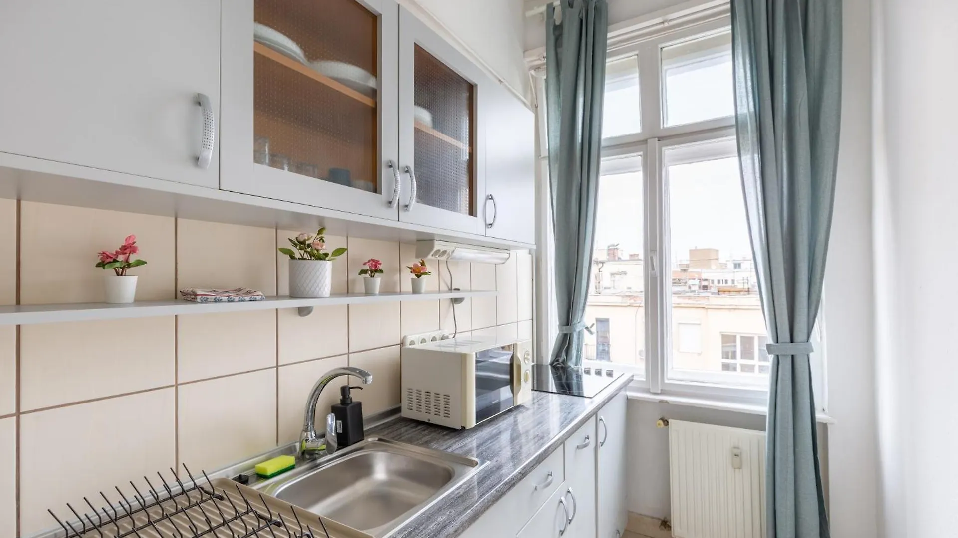 Apartament Adorable And Charming 2Br In City Center, Astoria Budapeszt Węgry